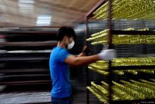 探秘義烏圣誕工廠:外貿大戰已打響 僅6月就出口1.2億(組圖)【1】-財經頻道-手機